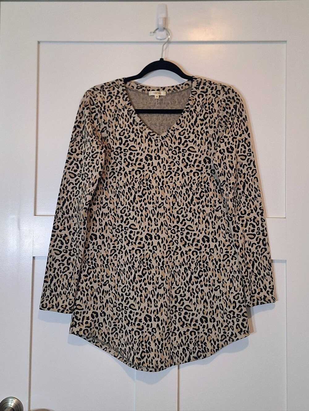 Tyler Boe Leopard Stretch Knit Tunic Top Long Sleeve V Neck Tan Black Size XS